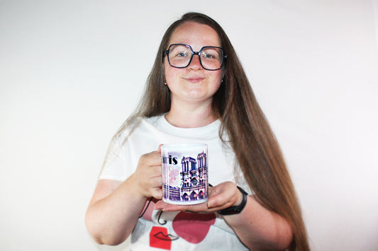 Tasse avec Notre-Dame dans un style aquarelle — Paris | Design artistique par Anna Mamchur — 003PAA01M