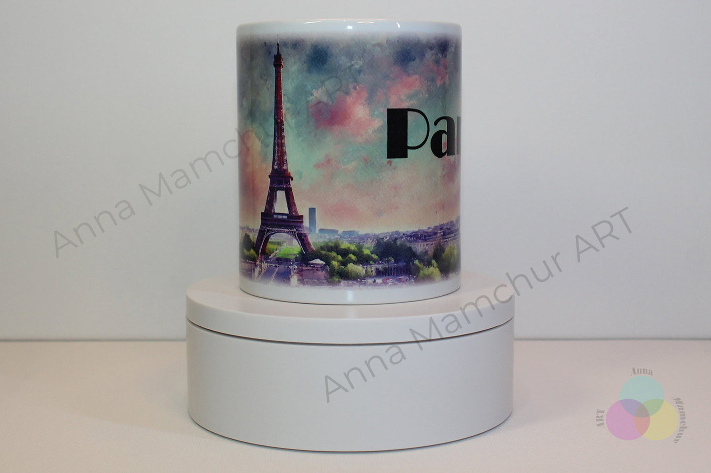 Tasse avec la tour Eiffel dans un style aquarelle — Paris | Design artistique par Anna Mamchur — 001PAA01M