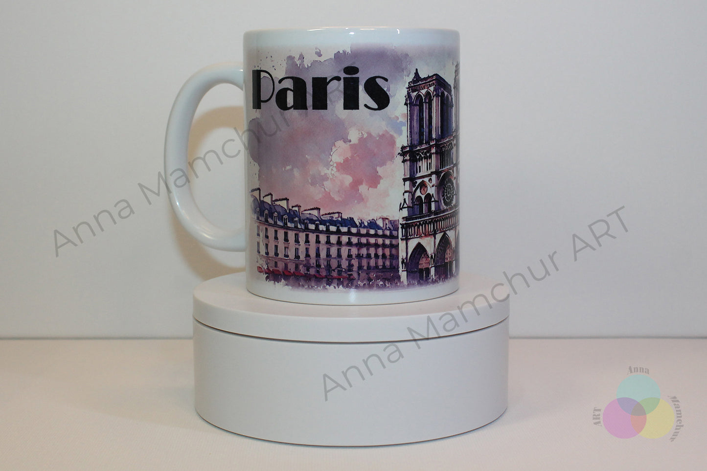 Tasse avec Notre-Dame dans un style aquarelle — Paris | Design artistique par Anna Mamchur — 003PAA01M