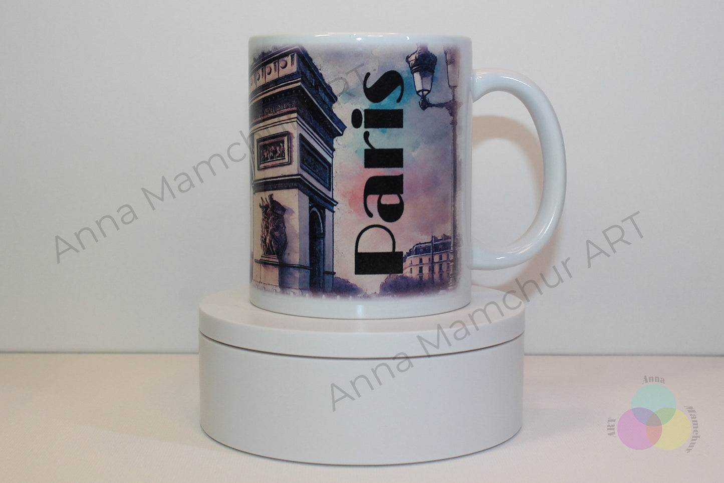 Tasse avec l’Arc de Triomphe en style aquarelle — Paris | Design artistique par Anna Mamchur — 004PAA01M